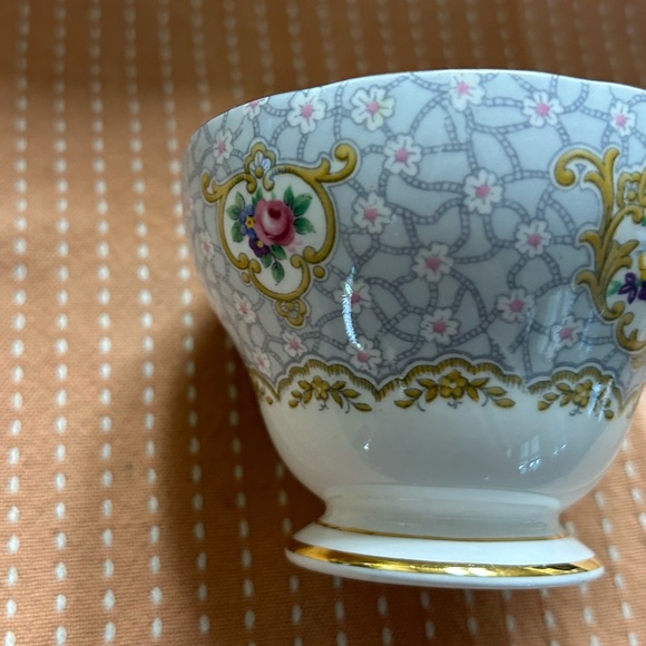 Queen AnneGainsborough China Teacup - Picture 6 of 9